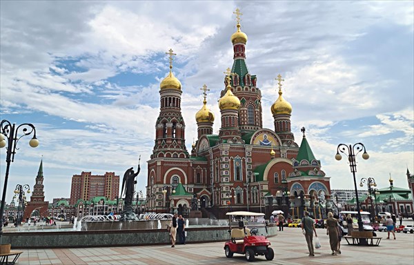 057-Благовещенскии собор и фонтан Гавриил архангел